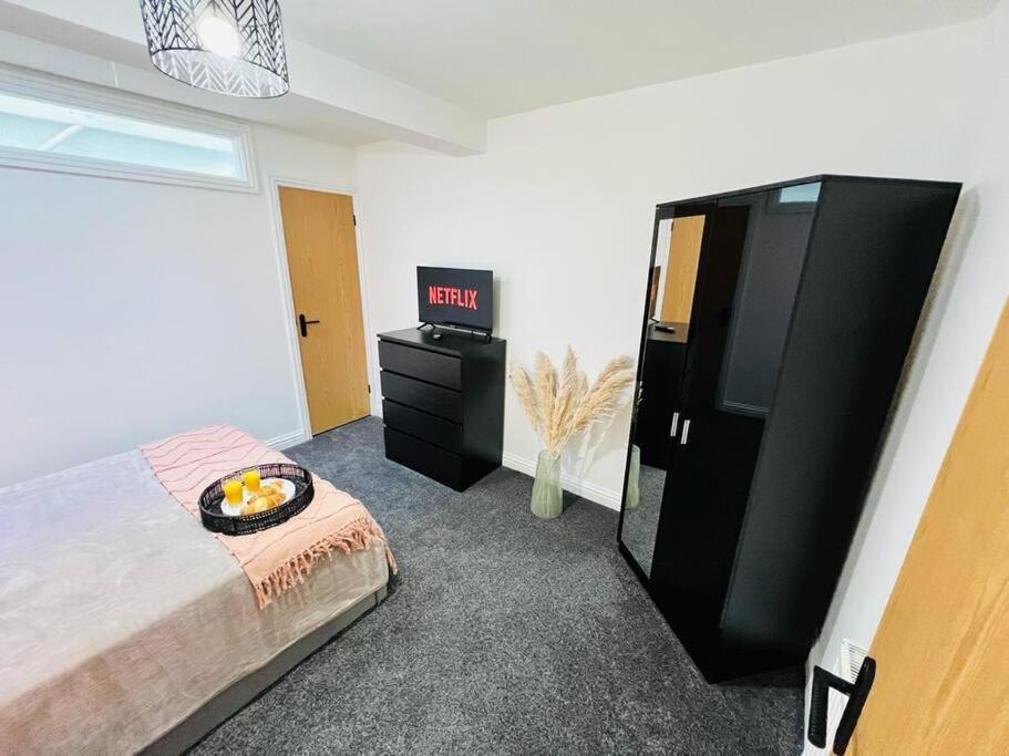 2 Bed Harbourside Penthouse With Hot Tub & Stunning Roof Terrace * Weymouth