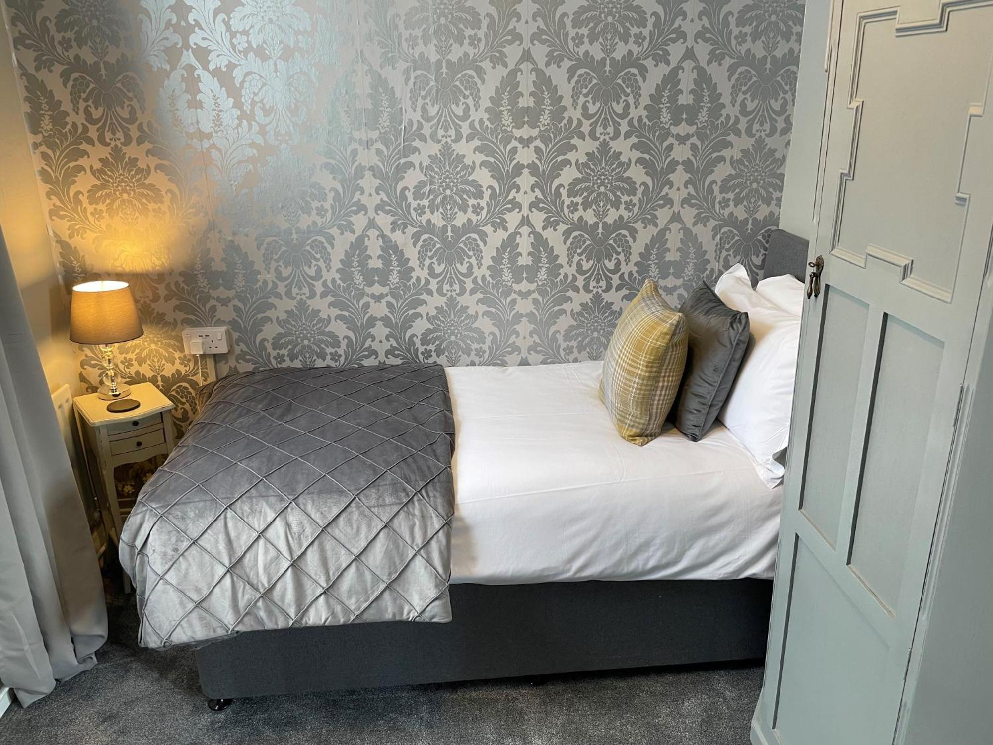 Bed & Breakfast Gloucester House 5*