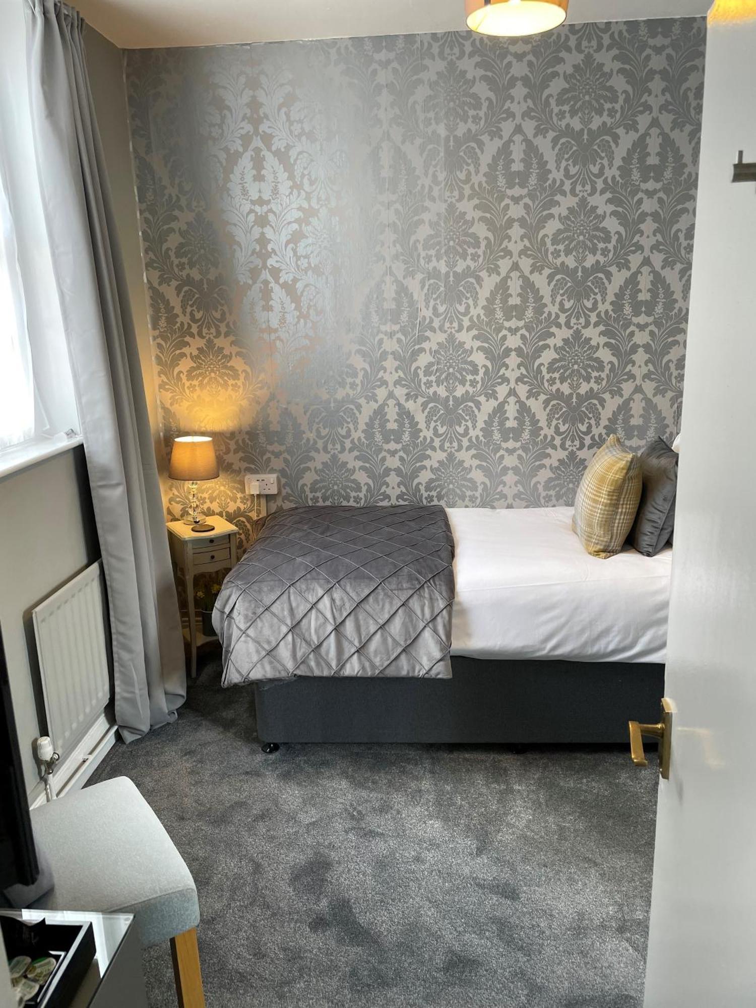 Bed & Breakfast Gloucester House