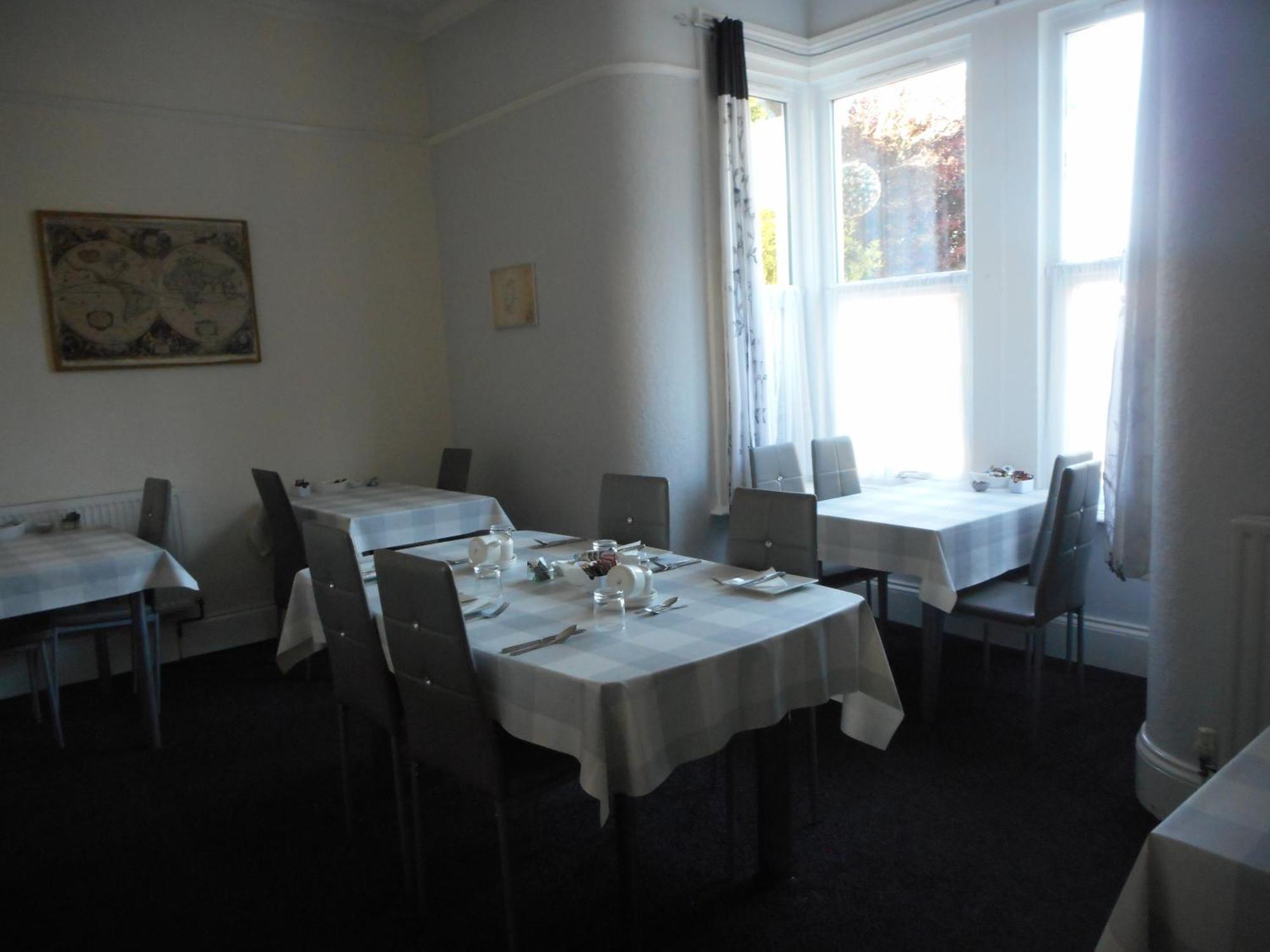 Acomodação com café da manhã  The George 3*