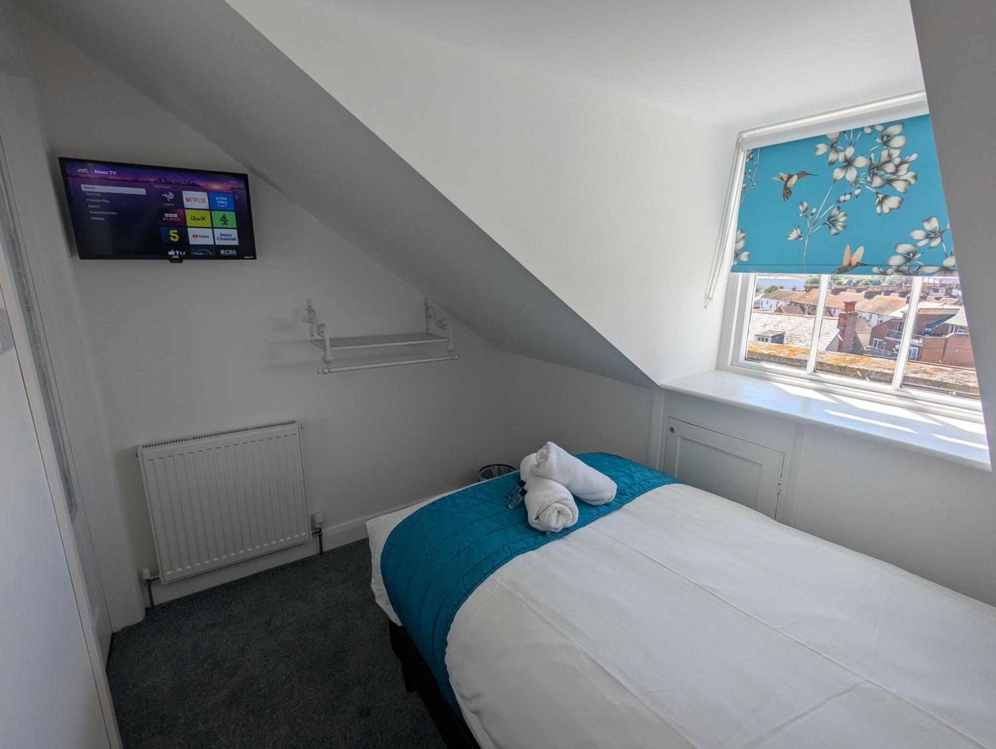 Acqua 3* Weymouth