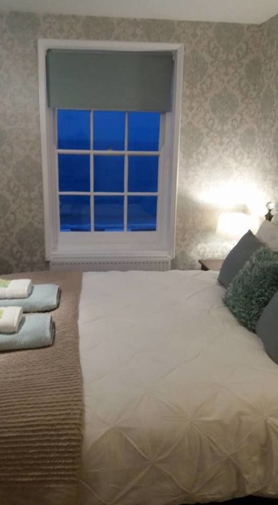 Seasons 2* Weymouth